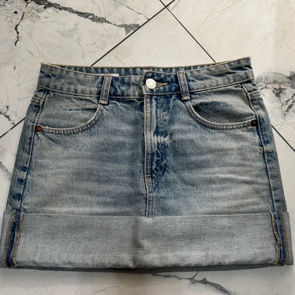 Zara Denim Mini Skirt - Picture 2 of 4